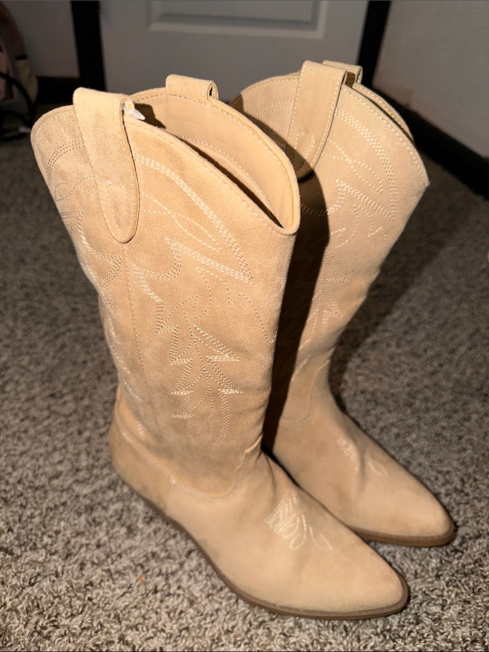 Women's Tan Suede Western Heeled Boots - Classic Cowboy Style